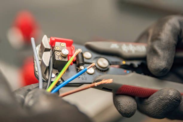 Best Emergency Electrical Repair  in Tri City, OR